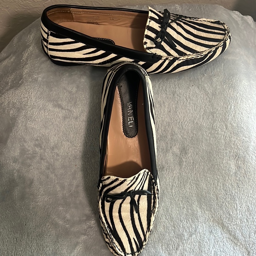Vaneli Loafers casual white and black stripes size 10 price of 10